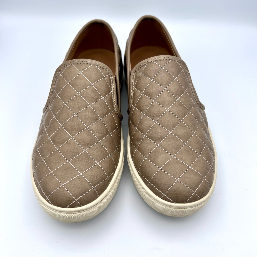 EUC Women’s Steve Madden Ecentrcq Grey Quilted Slip On Sneaker Size 8 - Picture 4 of 8